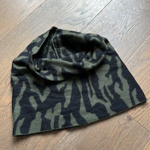 Sando's camouflage circle scarf